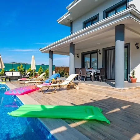 Olive Oyl - With Private Pool For 6 People In Hisaronue Villa