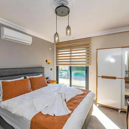 Olive Oyl - With Private Pool For 6 People In Hisaronue *