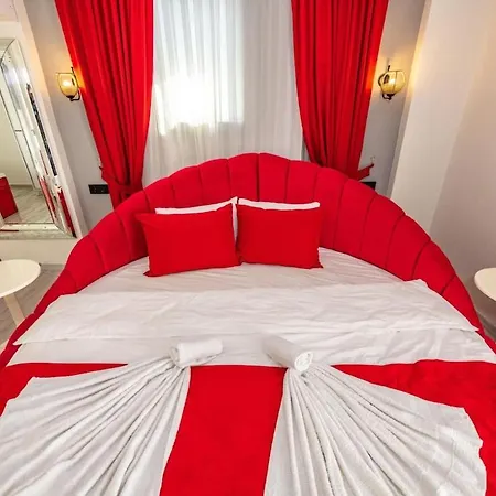 Olive Oyl - With Private Pool For 6 People In Hisaronue 费特希耶