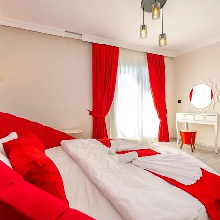 Olive Oyl - With Private Pool For 6 People In Hisaronue Villa *
