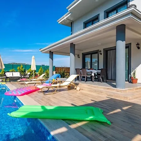 Olive Oyl - With Private Pool For 6 People In Hisaronue Villa