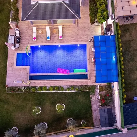 Olive Oyl - With Private Pool For 6 People In Hisaronue Villa *