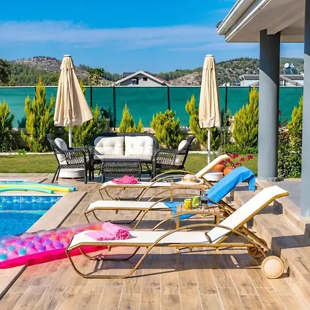 Olive Oyl - With Private Pool For 6 People In Hisaronue Villa