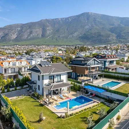 Olive Oyl - With Private Pool For 6 People In Hisaronue 别墅