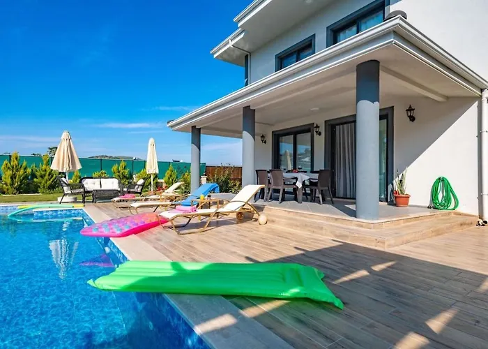 Olive Oyl - With Private Pool For 6 People In Hisaronue Willa