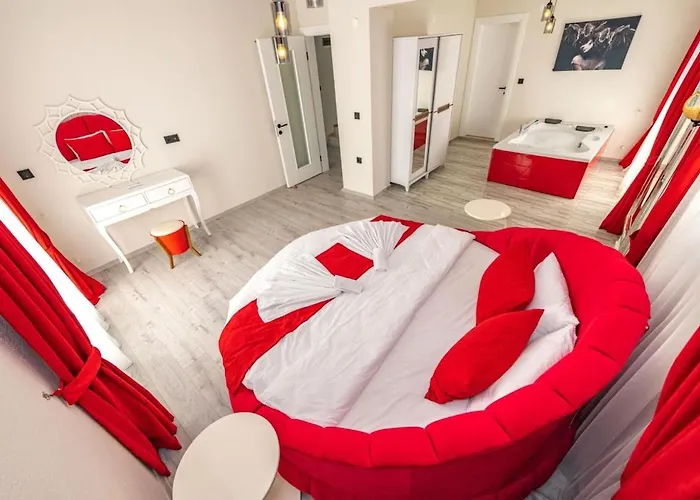 Olive Oyl - With Private Pool For 6 People In Hisaronue Willa *