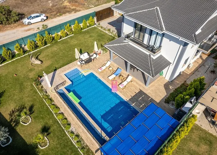 Olive Oyl - With Private Pool For 6 People In Hisaronue Willa