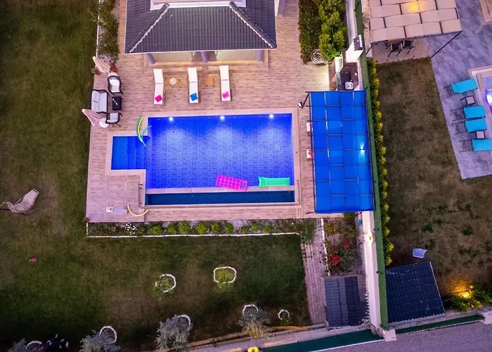 Olive Oyl - With Private Pool For 6 People In Hisaronue Вилла *