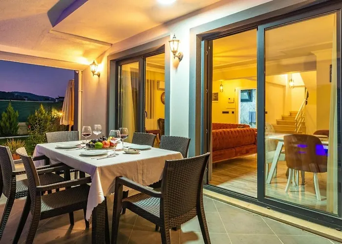 Olive Oyl - With Private Pool For 6 People In Hisaronue *