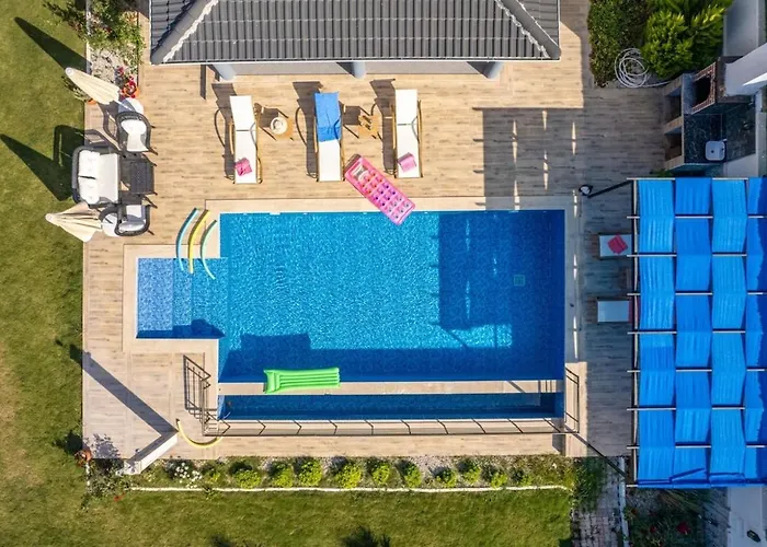 Вилла Olive Oyl - With Private Pool For 6 People In Hisaronue *