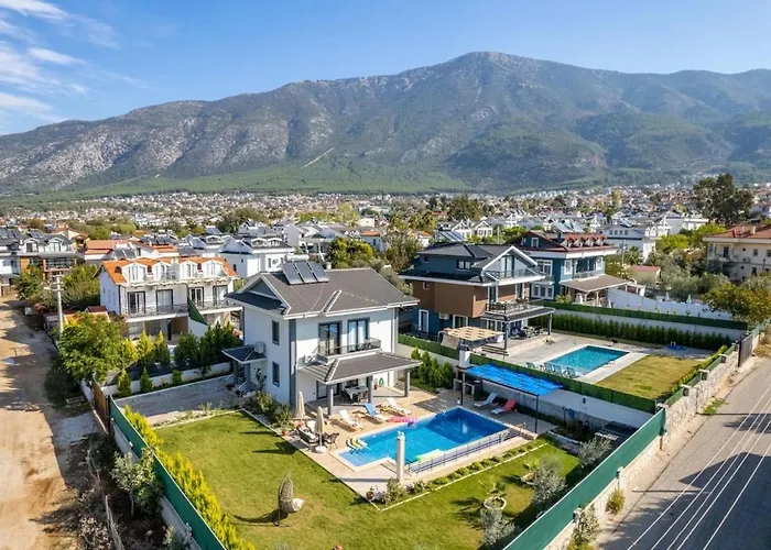 Olive Oyl - With Private Pool For 6 People In Hisaronue Willa