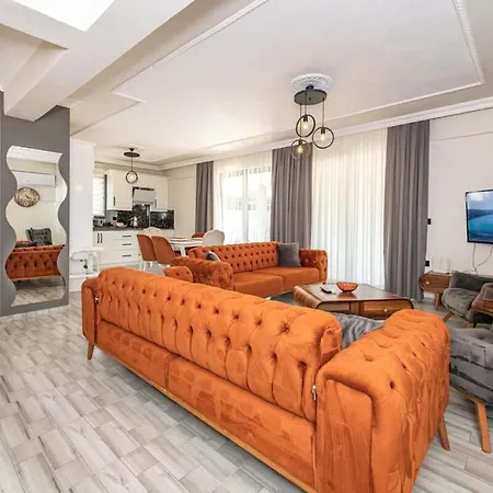 Olive Oyl - With Private Pool For 6 People In Hisaronue *