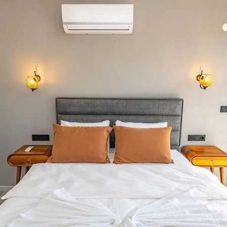 Olive Oyl - With Private Pool For 6 People In Hisaronue *