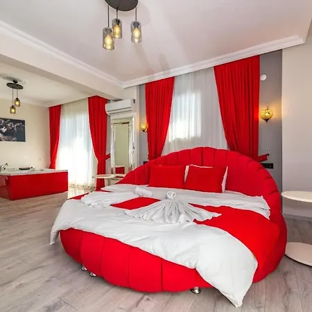 Olive Oyl - With Private Pool For 6 People In Hisaronue フェティエ