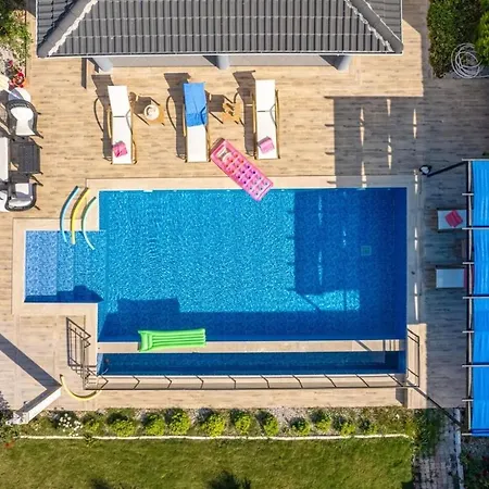 ヴィラ Olive Oyl - With Private Pool For 6 People In Hisaronue *