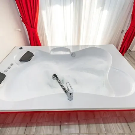 Olive Oyl - With Private Pool For 6 People In Hisaronue *