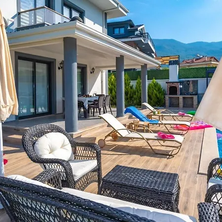 Olive Oyl - With Private Pool For 6 People In Hisaronue フェティエ