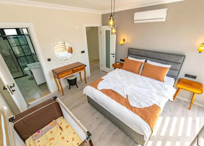 Olive Oyl - With Private Pool For 6 People In Hisaronue