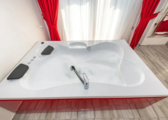 Olive Oyl - With Private Pool For 6 People In Hisaronue *