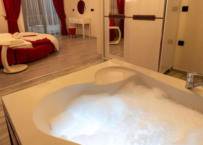 Olive Oyl - With Private Pool For 6 People In Hisaronue