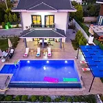 Olive Oyl - With Private Pool For 6 People In Hisaronue