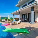 Olive Oyl - With Private Pool For 6 People In Hisaronue Villa