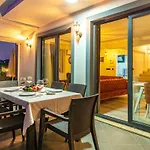 Olive Oyl - With Private Pool For 6 People In Hisaronue *